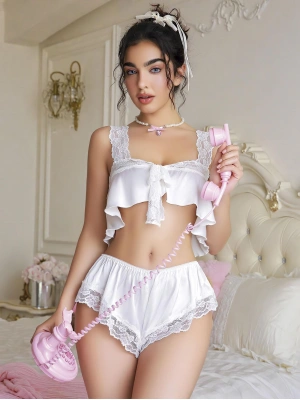 Bicomi Beyaz Dantel İşlemeli Sütyenli Saten Şortlu Takım