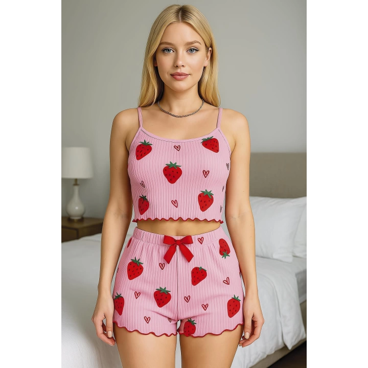 Bicomi Pamuklu Pembe Üstüne Çilek Desen Fitilli Askılı Şortlu Pijama Takımı