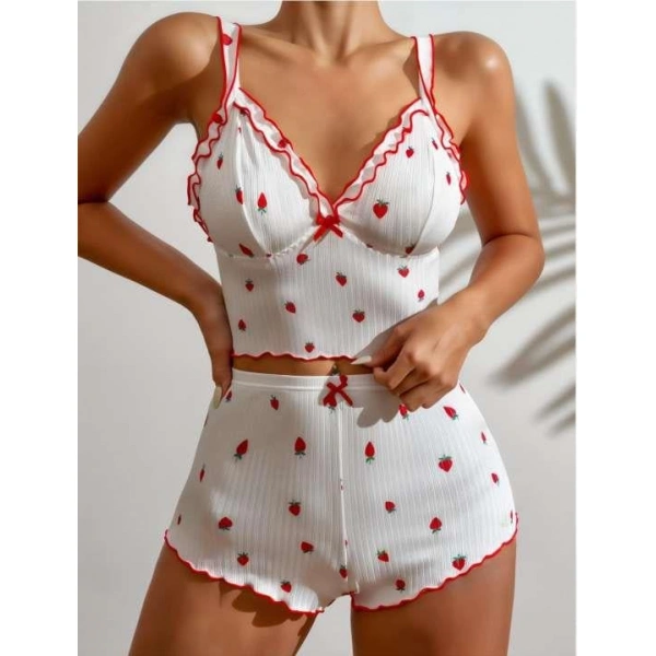 Bicomi Beyaz Üstüne Çilek Desenli Fitilli Askılı Şortlu Pijama Takımı