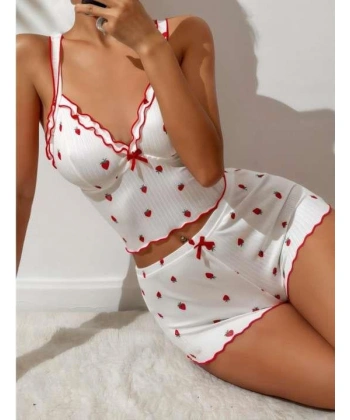 Bicomi Beyaz Üstüne Çilek Desenli Fitilli Askılı Şortlu Pijama Takımı