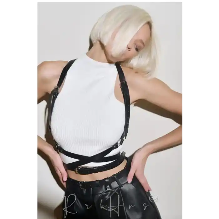 Elbise Üstü Giyilebilen Deri Aksesuar