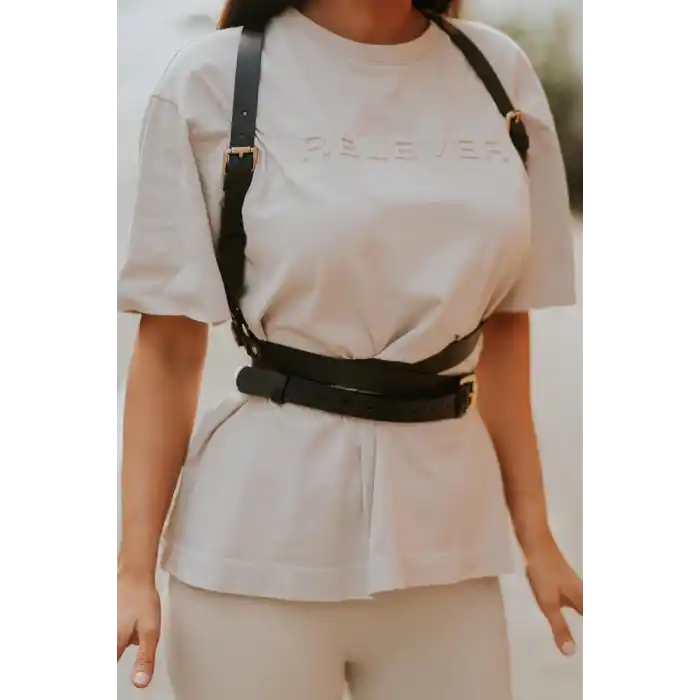 Elbise Üstü Giyilebilen Deri Aksesuar