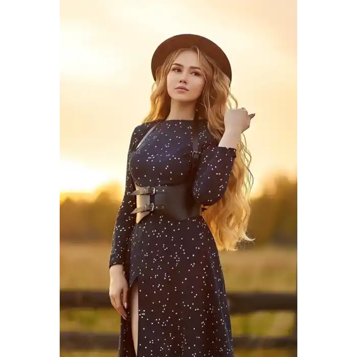 Elbise ve Gömlek Üstü Giyilebilen Deri Aksesuar