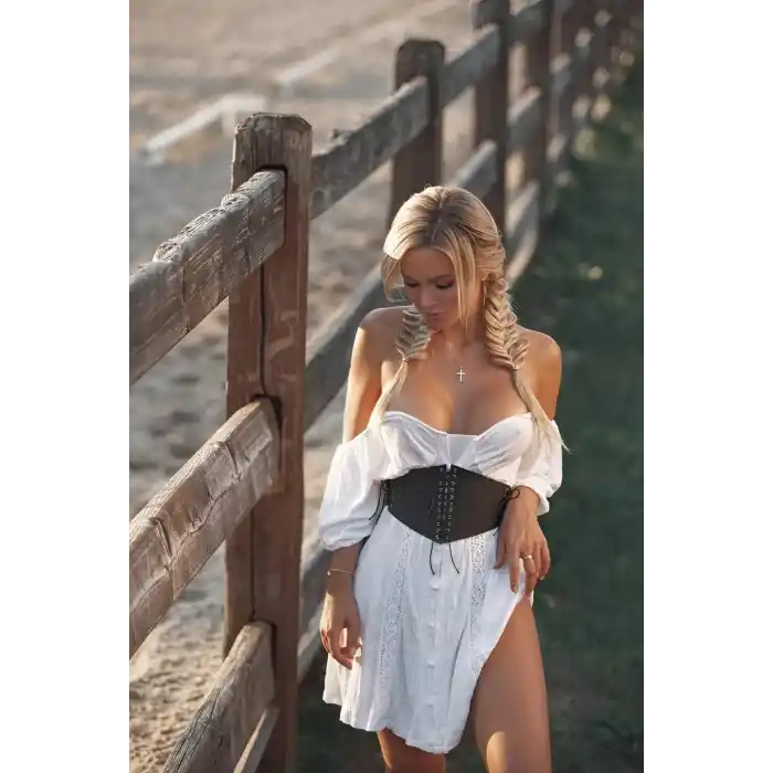 Elbise ve Gömlek Üstü Giyilebilen Deri Aksesuar