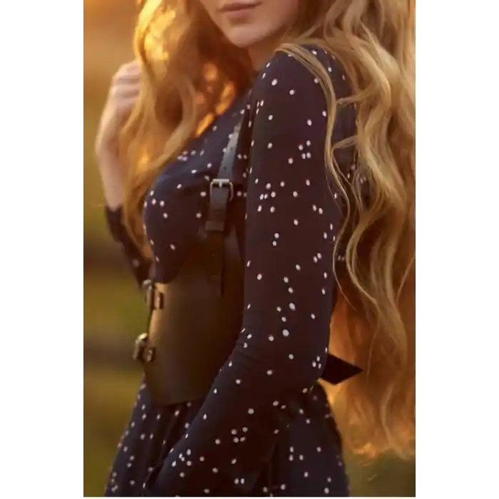 Elbise ve Gömlek Üstü Giyilebilen Deri Aksesuar