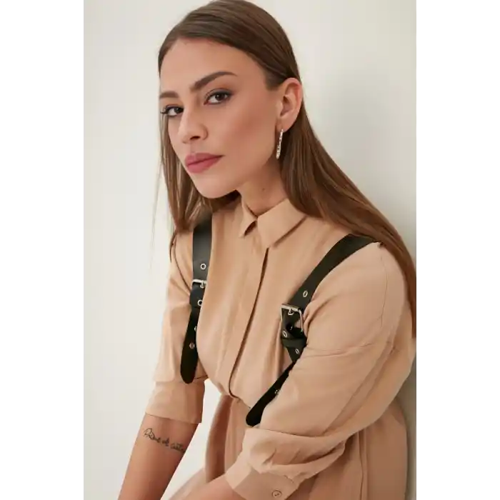 Elbise ve Gömlek Üstü Giyilebilen Deri Aksesuar