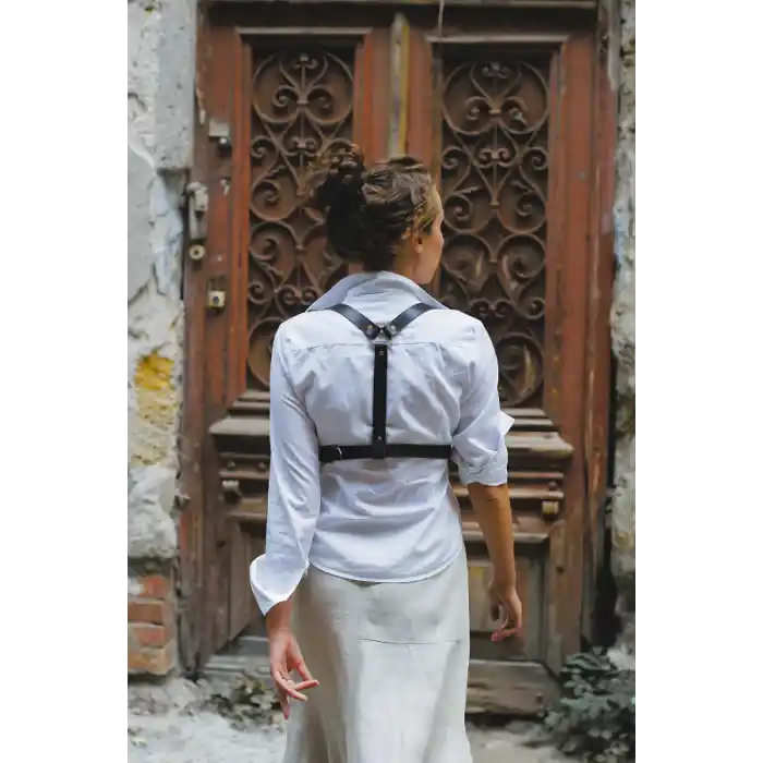 Elbise ve gömlek Üstü Giyilebilen Deri Aksesuar