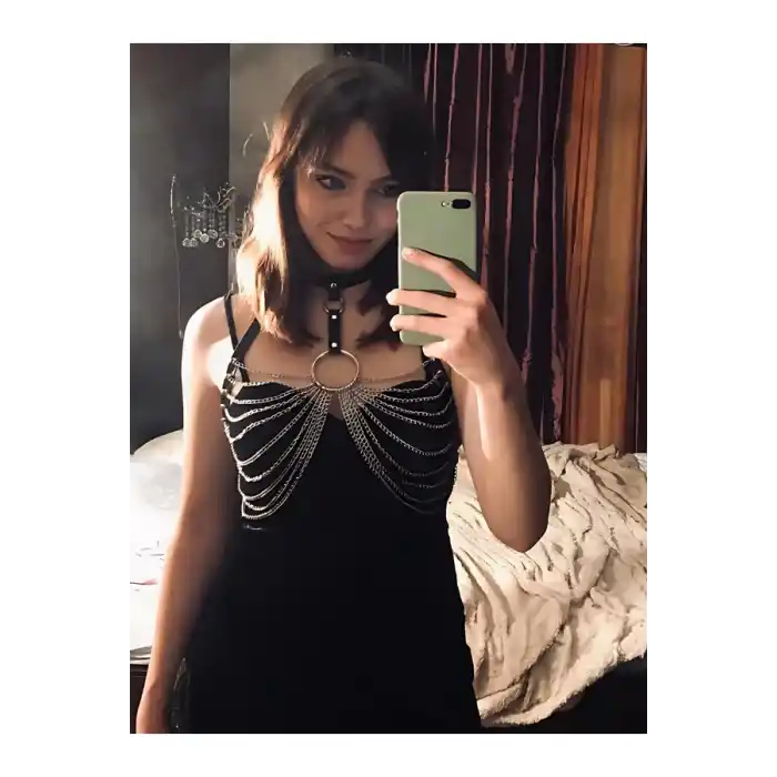 Zincir Detaylı Vücut Aksesuarı