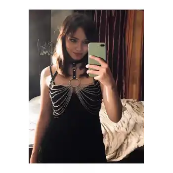 Zincir Detaylı Vücut Aksesuarı