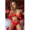 Kırmızı dantelli tanga ve sütyen gecenizi renklendirin