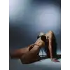 Geceyi ateşe veren deri tanga ve sütyen seti! ? Derin dekolteli, cesur ve seksi!