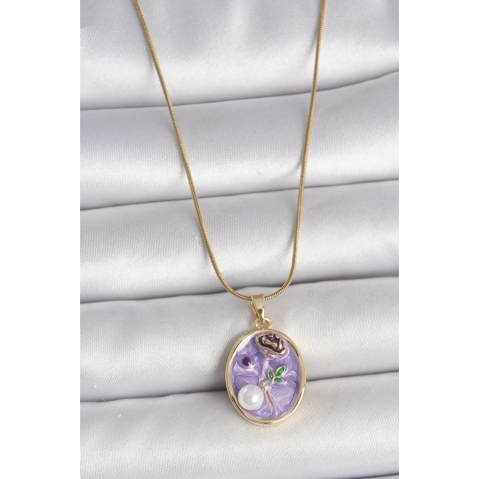 316L Çelik Gold Renk Zincir Mor Çiçek İşlemeli İnci Detay Portre Model Kadın Kolye
