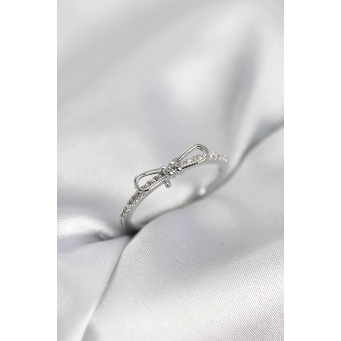 Fiyonk Model Zirkon Taşlı Gümüş Renk Kadın Yüzük