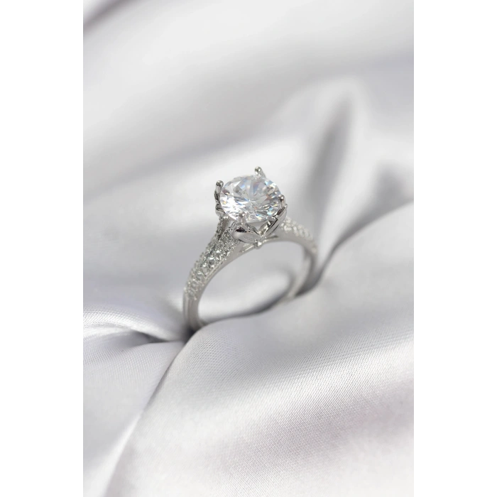 Gümüş Renk Tek Taş Model Zirkon Taşlı Kadın Yüzük