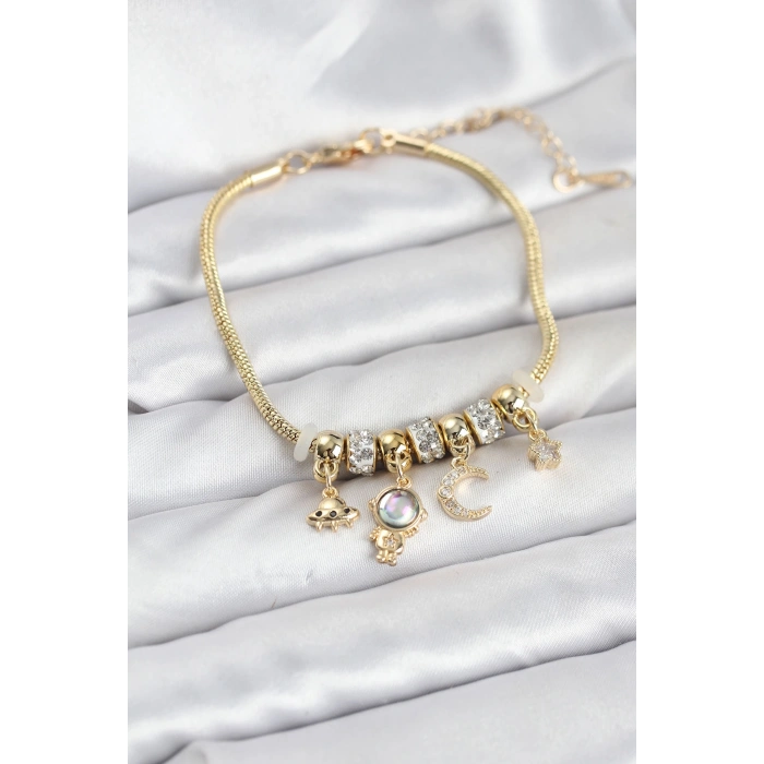 Pirinç Gold Renk Uzay Tema Charmlı Kadın Bileklik