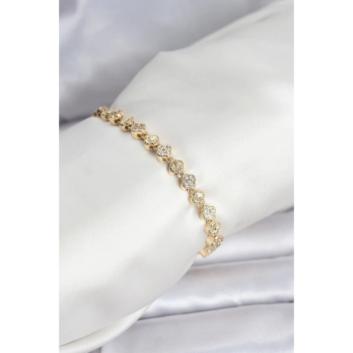 Pirinç Gold Renk VIP Seri Sıralı Yonca Model Zirkon Taşlı Kadın Bileklik