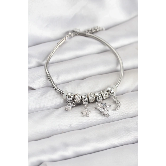 Pirinç Gümüş Renk Kalpli Model Charmlı Kadın Bileklik