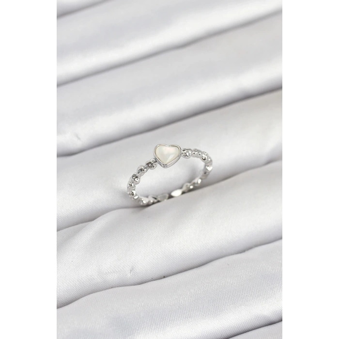 Pirinç Gümüş Renk Kalpli Model Kadın Yüzük