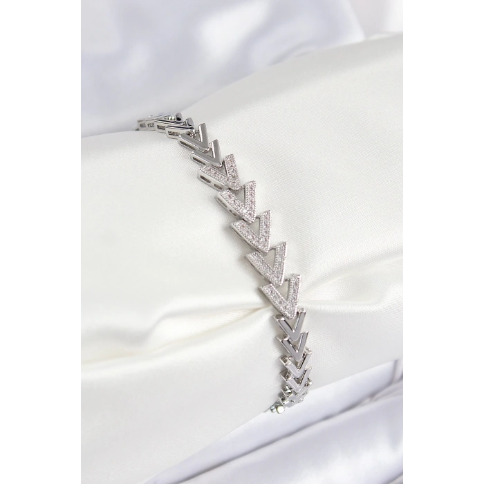 Pirinç Zirkon Taşlı Sıralı Ok Model Gümüş Renk Kadın Bileklik