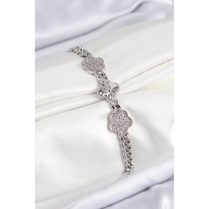 Pirinç Zirkon Taşlı Yonca Model Gümüş Renk Kadın Bileklik