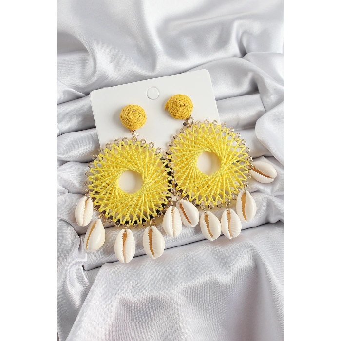 Sarı Hasır Örgü Sarmal Model Sallantılı Deniz Kabuğu Detaylı Gold Renk Kadın Küpe