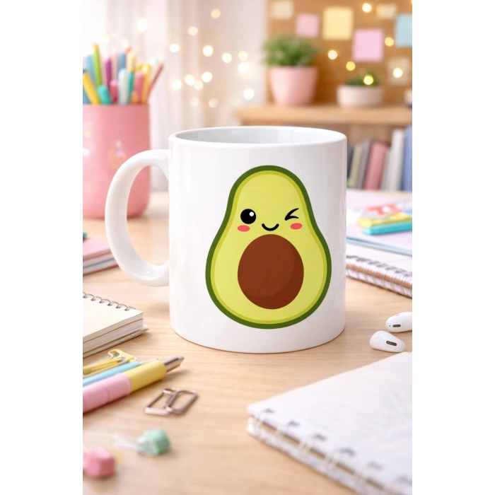 Sevimli Avokado Tasarımlı Porselen Kupa MODEL 120 – Göz Kırpan Avokado Figürlü Kahve & Çay Kupası