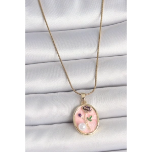 316L Çelik Gold Renk Zincir Pembe Çiçek İşlemeli İnci Detay Portre Model Kadın Kolye