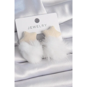 Beyaz Renk Tüylü Yıldız Ponpon Model Kadın Küpe