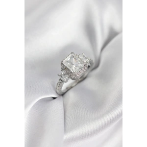 Gümüş Renk Kare Baget Zirkon Taşlı Tek Taş Model Kadın Yüzük