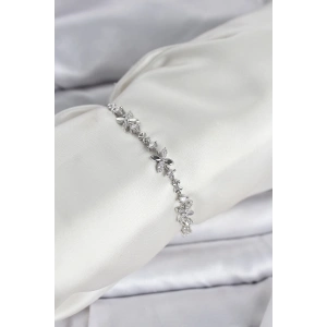 Gümüş Renk Yonca Model Zirkon Taşlı Asansörlü Kadın Bileklik