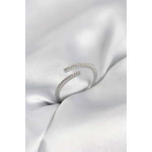 Gümüş Renk Zirkon Taşlı Yılan Tarz Kadın Yüzük