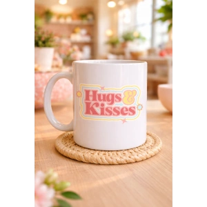 Model 30 – Hugs & Kisses Tasarımlı Porselen Kupa - Sevdiklerine Sıcacık Bir Mesaj