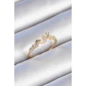 Pirinç Gold Renk Zirkon Taşlı Beyaz Mineli Kelebek Detay Kadın Yüzük