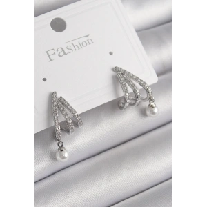 Pirinç Gümüş Renk Zirkon Taşlı Pençe Model İnci Detay Kadın Küpe