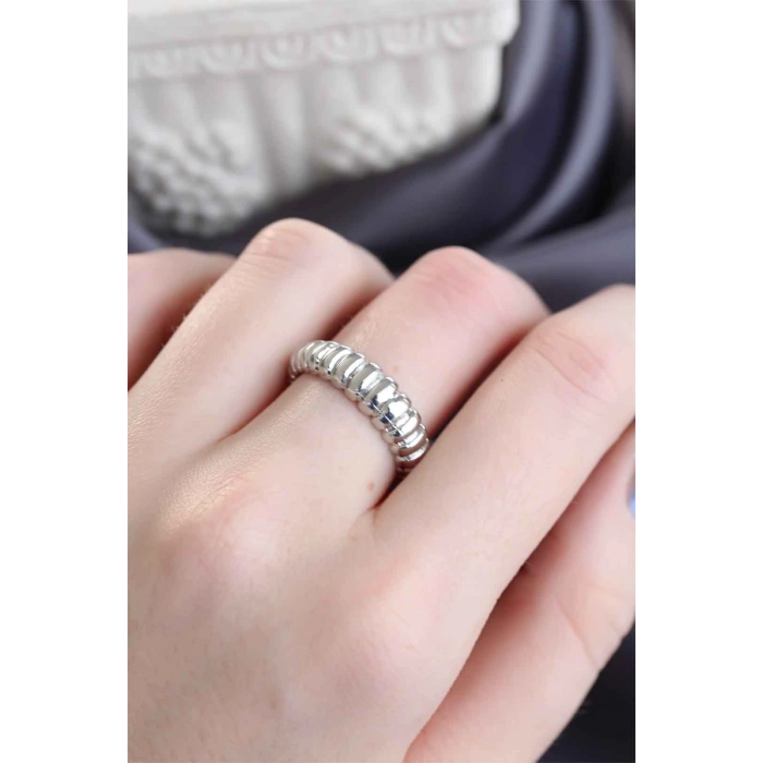 Gümüş Renk Ayarlamalı Burgu Kadın Yüzük - TJ-BYK1504