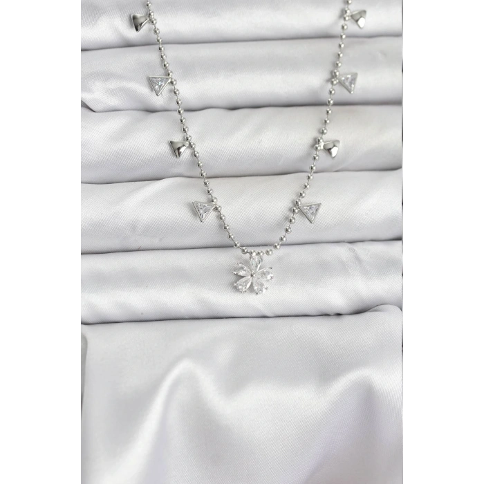 Pirinç Gümüş Renk Zirkon Taşlı Çiçek Model Kadın Kolye