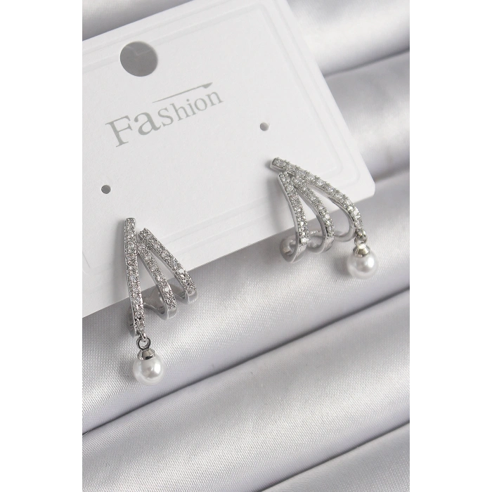 Pirinç Gümüş Renk Zirkon Taşlı Pençe Model İnci Detay Kadın Küpe - TJ-BKP9958