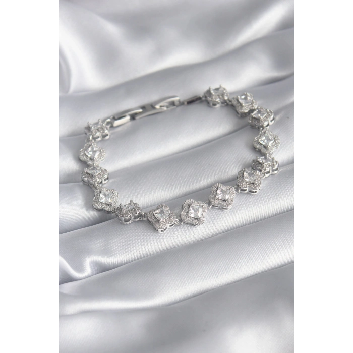 Pirinç Gümüş Renk Zirkon Taşlı Yonca Model VIP Seri Kadın Bileklik - TJ-BB5845