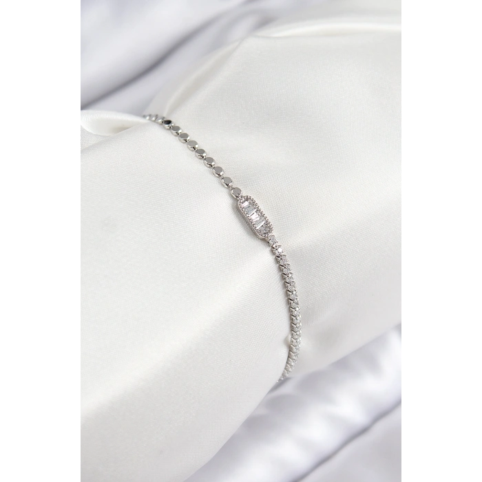 Pirinç Zirkon Taşlı Dikdörtgen Model Ezme Zincir Gümüş Renk Kadın Bileklik - TJ-BB7594