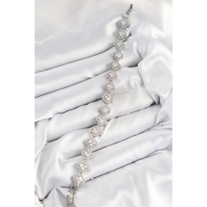 Pirinç Zirkon Taşlı Yonca Baget Model Gümüş Renk VIP Seri Kadın Bileklik - TJ-BB7509