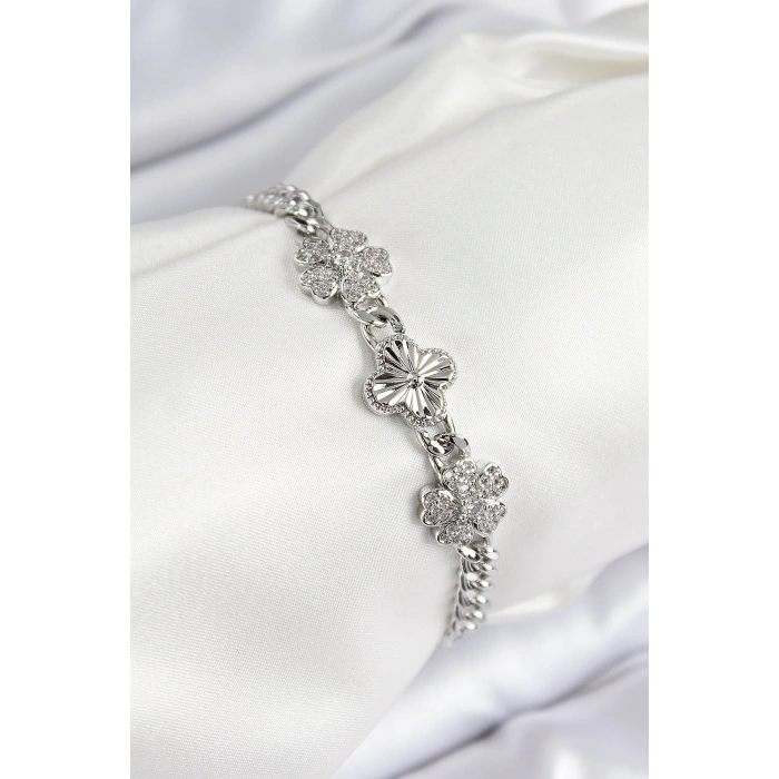 Pirinç Zirkon Taşlı Yonca Model Gümüş Renk Kadın Bileklik