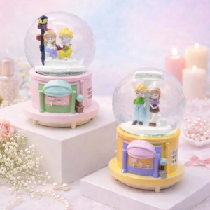 Büyük Boy Mutlu Aşıklar Tasarımlı Kar Küresi