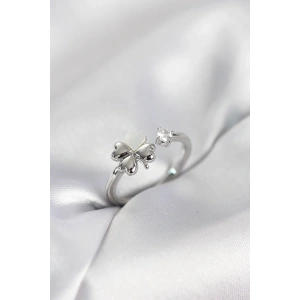 Gümüş Renk Yonca Model Sedefli Kadın Yüzük