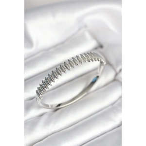 Gümüş Renk Zirkon Taşlı Pirinç Kadın Kelepçe - TJ-BB8020