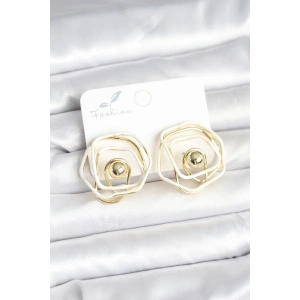 Pirinç Gold Renk Beyaz Mineli Geometrik Gül Model Kadın Küpe - TJ-BKP11375