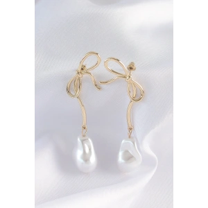 Pirinç Gold Renk Fiyonk Model İnci Taşlı Uzun Küpe