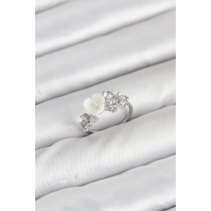 Pirinç Gümüş Renk Çiçek Model Zirkon Taşlı Kadın Yüzük