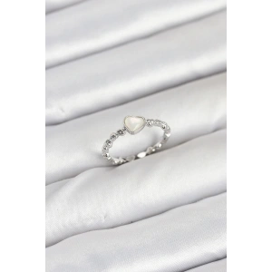 Pirinç Gümüş Renk Kalpli Model Kadın Yüzük - TJ-BYK3875