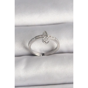 Pirinç Gümüş Renk Zirkon Taşlı İnci Detaylı Kilit Kalp Model Ayarlanabilir Yüzük