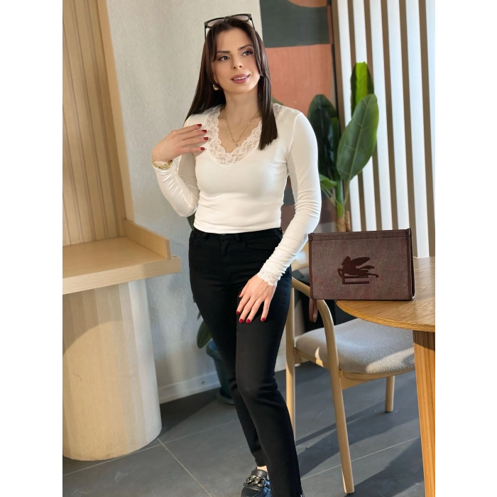 Beyaz Kol Ve Yaka DantelDetaylı Bluz